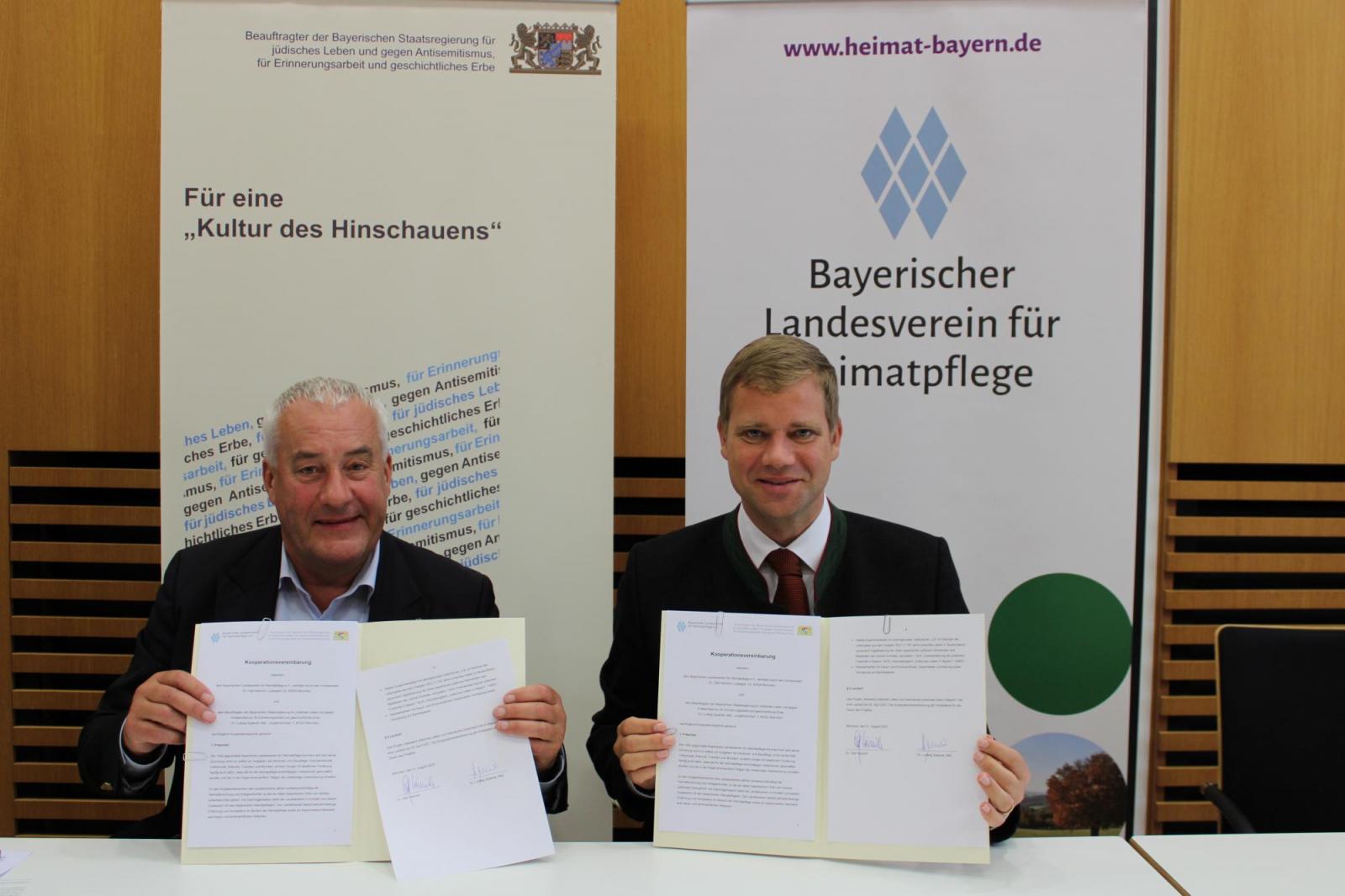 Dr. Ludwig Spaenle,  Beauftragter für jüdisches Leben und gegen Antisemitismus, für Erinnerungsarbeit und geschichtliches Erbe mit Dr. Olaf Heinrich, Erster Vorsitzender des Landesvereins und Bezirkstagspräsident von Niederbayern