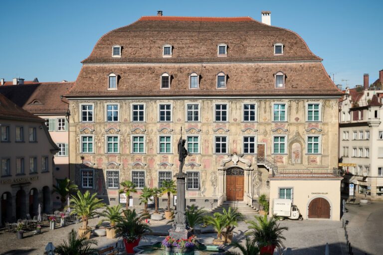 Haus mit bemalter Fassade