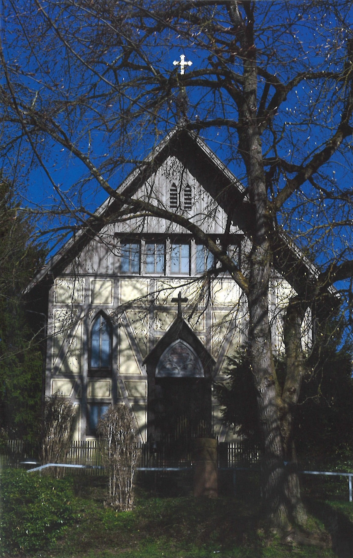 Blick auf die Apostelkirche in Krumbach