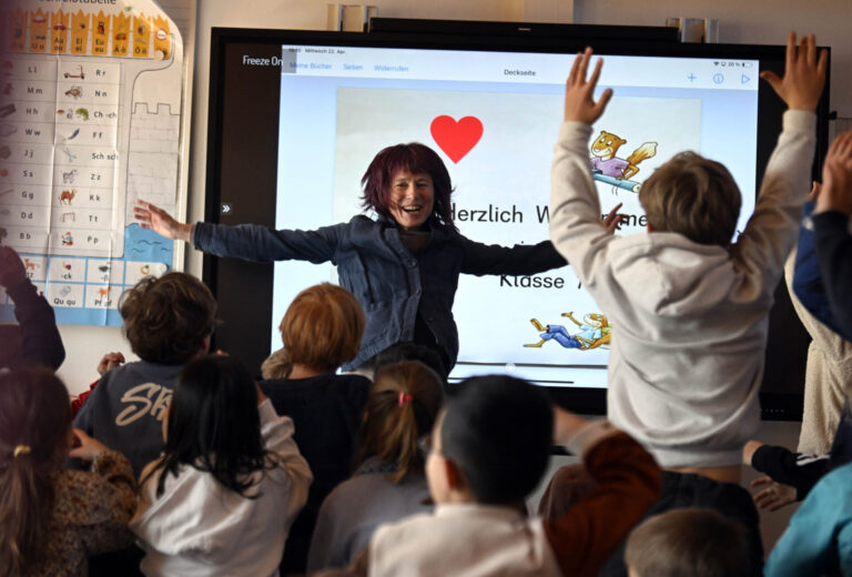 Pullach: Grundschule Musikprojekt mit Monika Drasch